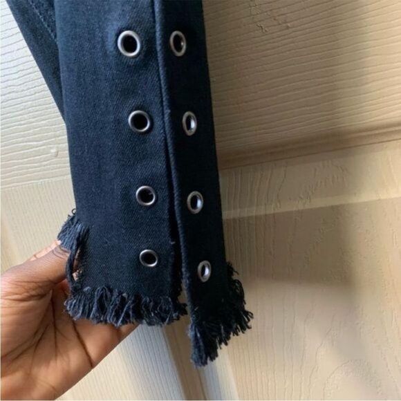 Forever 21 Black Ankle Cropped Jeans Size 28 Frayed Hem - Picture 5 of 13